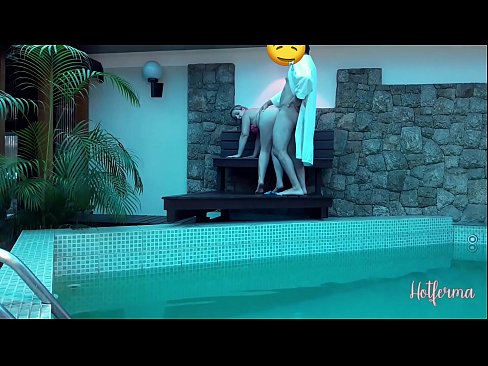 ❤️ Šef poziva sobaricu na bazen, ali nije mogao odoljeti vrućini ️ Porno kod nas ﹏